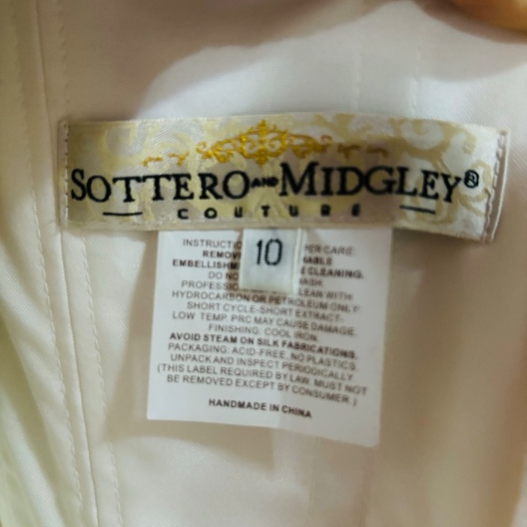 Sottero & Midgley Wedding Dress (Off white) - Picture 5 of 5